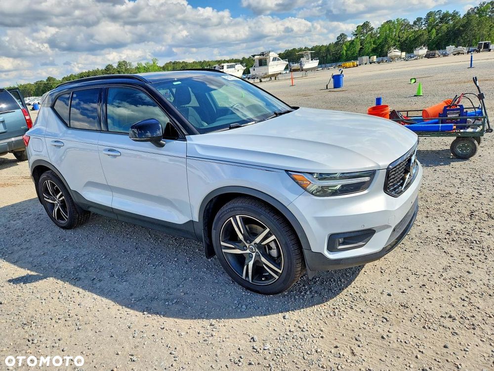 Volvo XC 40 B5 B AWD R-Design - 1