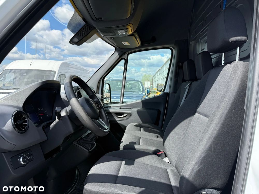 Mercedes-Benz SPRINTER - 10