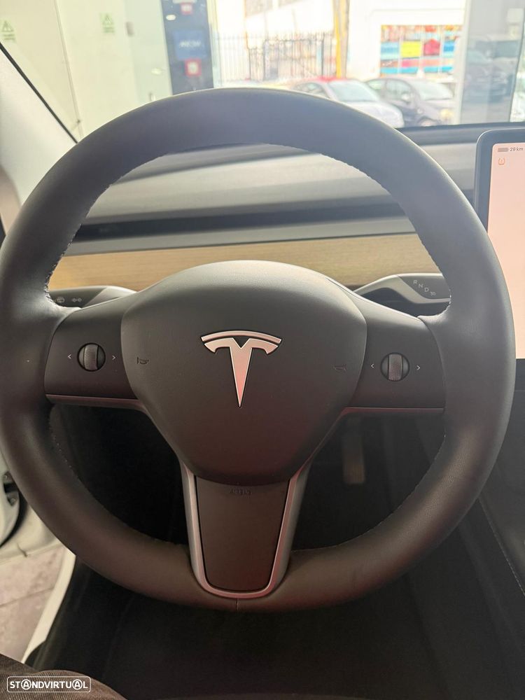 Tesla Model Y Standard RWD - 11