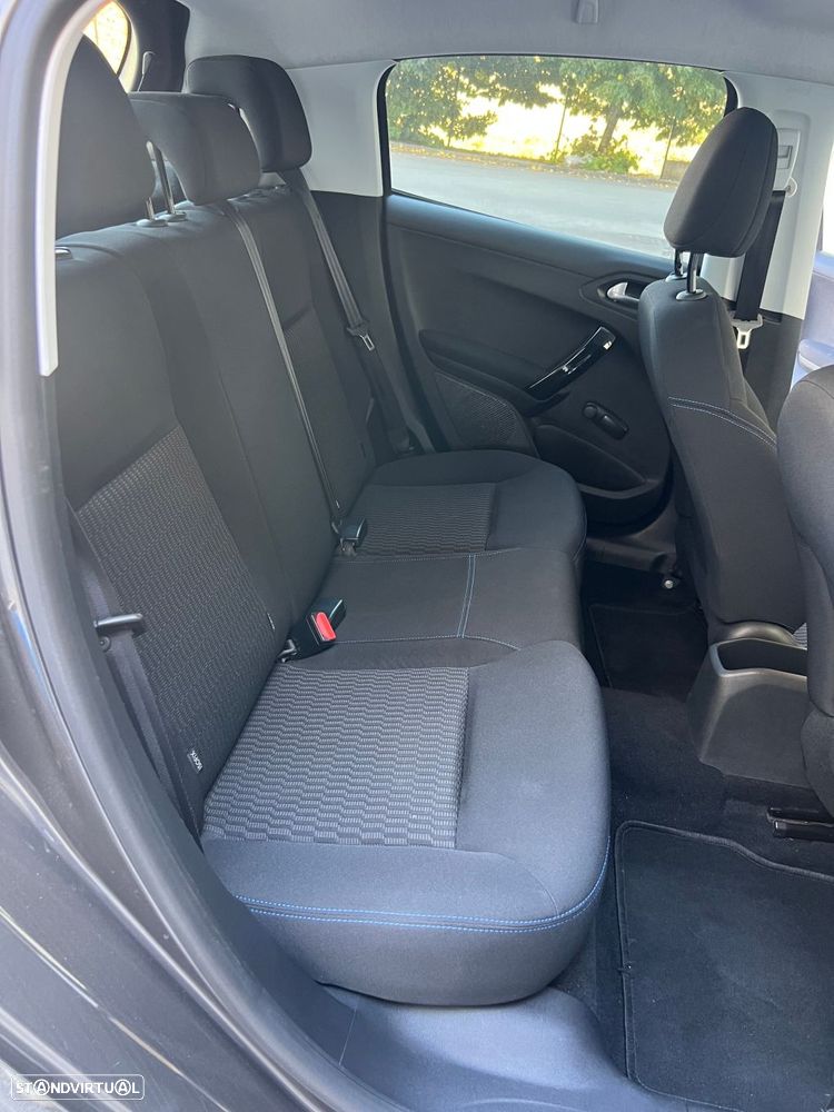 Peugeot 208 1.2 PureTech Signature - 19