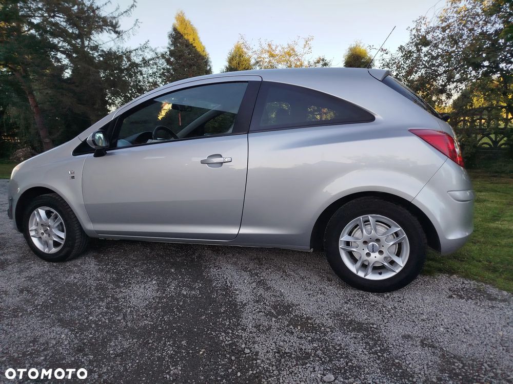 Opel Corsa 1.4 16V 150 Jahre - 13