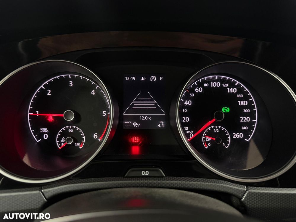 Volkswagen Touran 2.0 TDI SCR DSG ACTIVE - 25