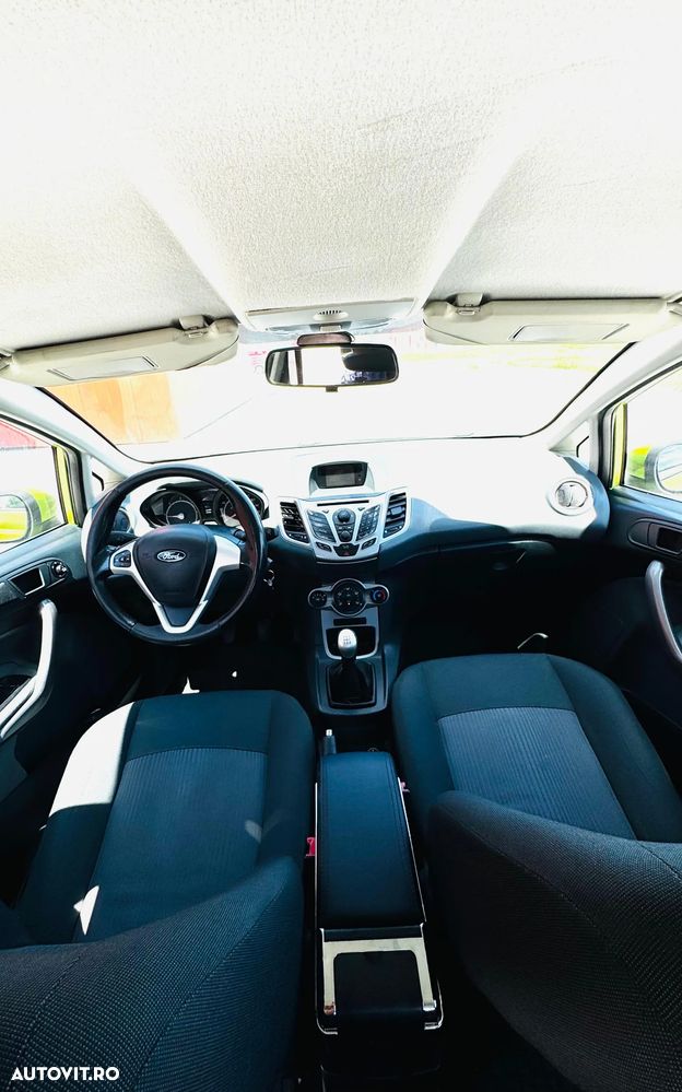 Ford Fiesta 1.6 TDCI DPF Ghia - 17
