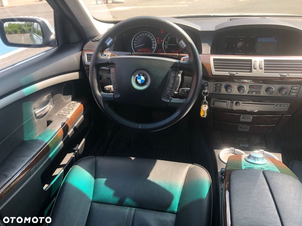 BMW Seria 7 745i L - 35