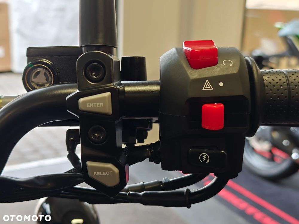 QJMOTOR SRV 125 - 13