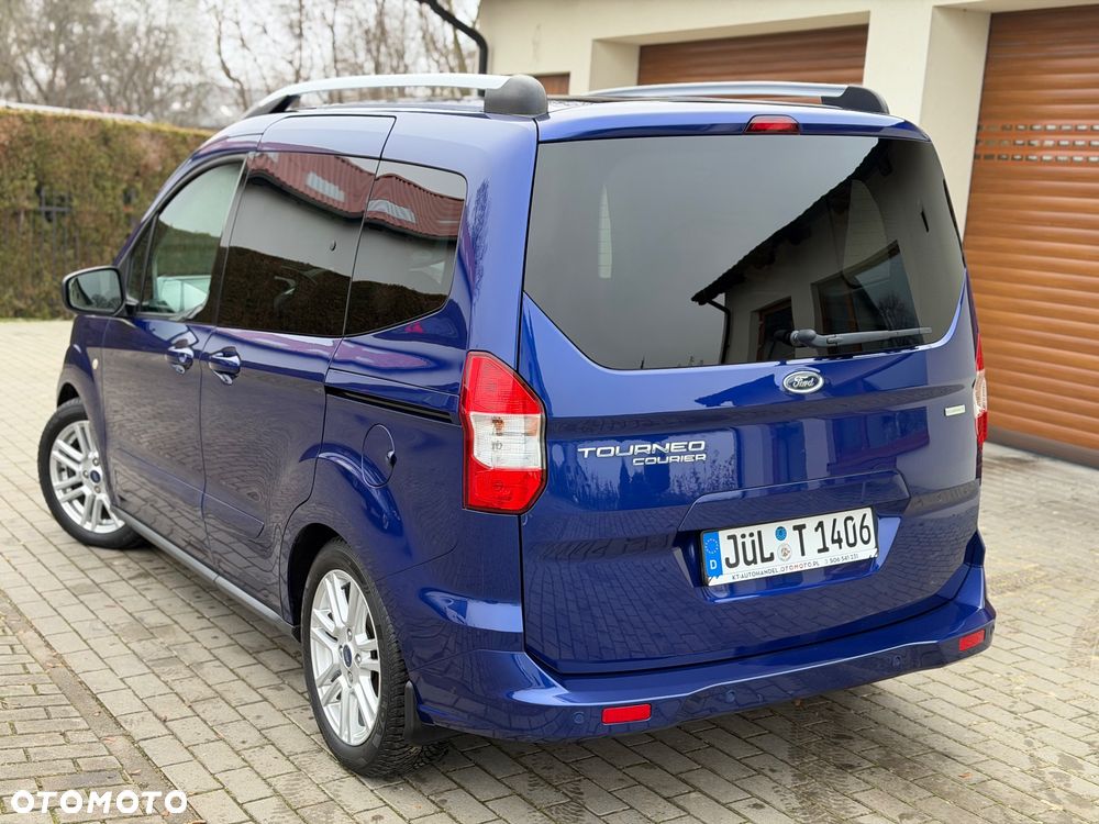 Ford Tourneo Courier - 36