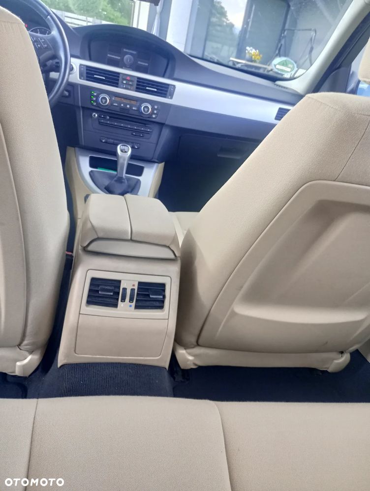 BMW Seria 3 318i Edition Exclusive - 14