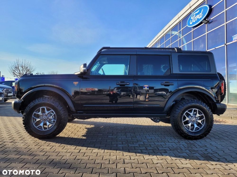 Ford Bronco - 10