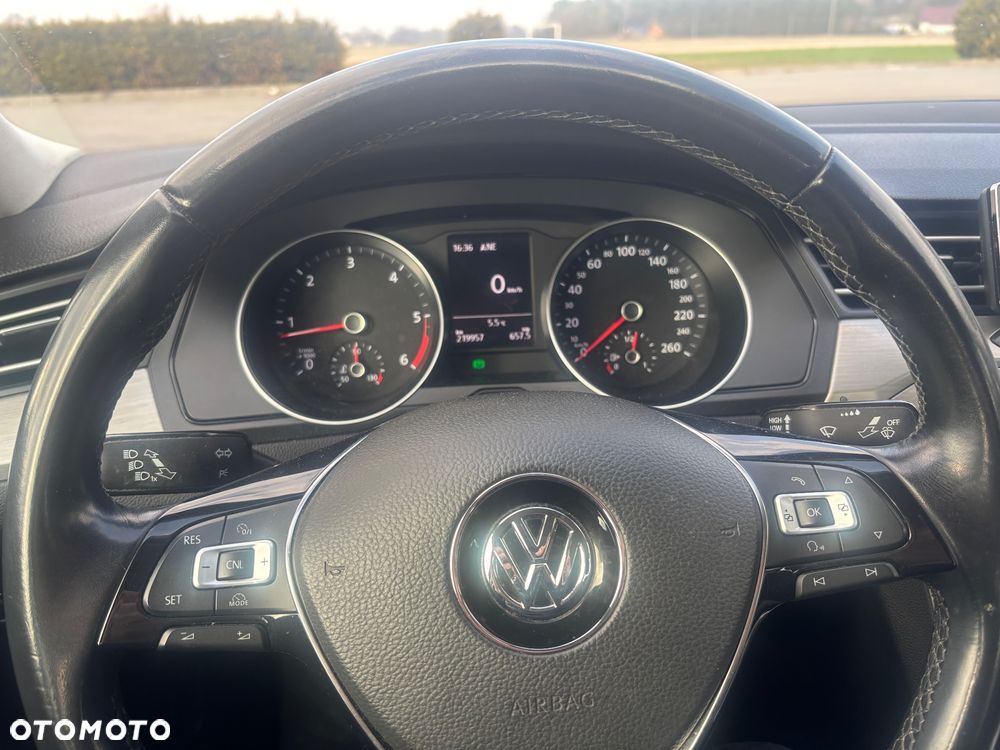Volkswagen Passat - 2