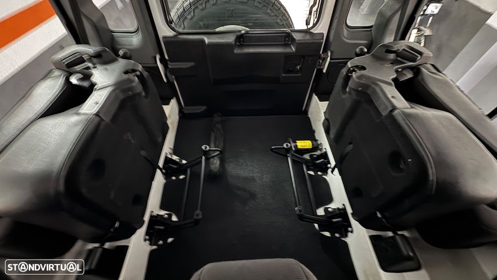 Land Rover Defender 110 DPF E - 26