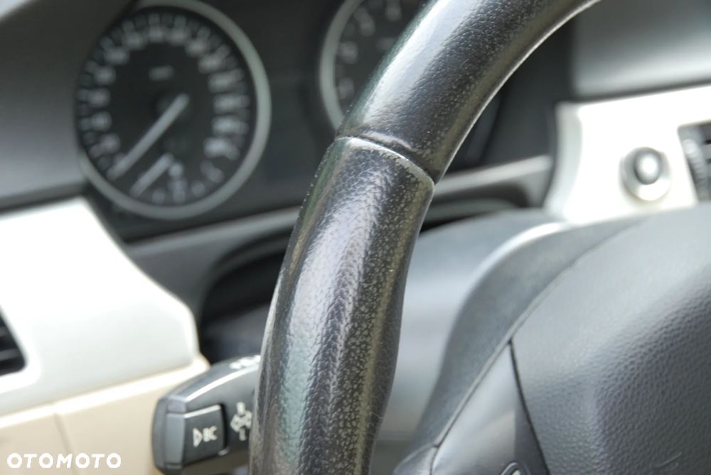 BMW Seria 3 325xi - 23