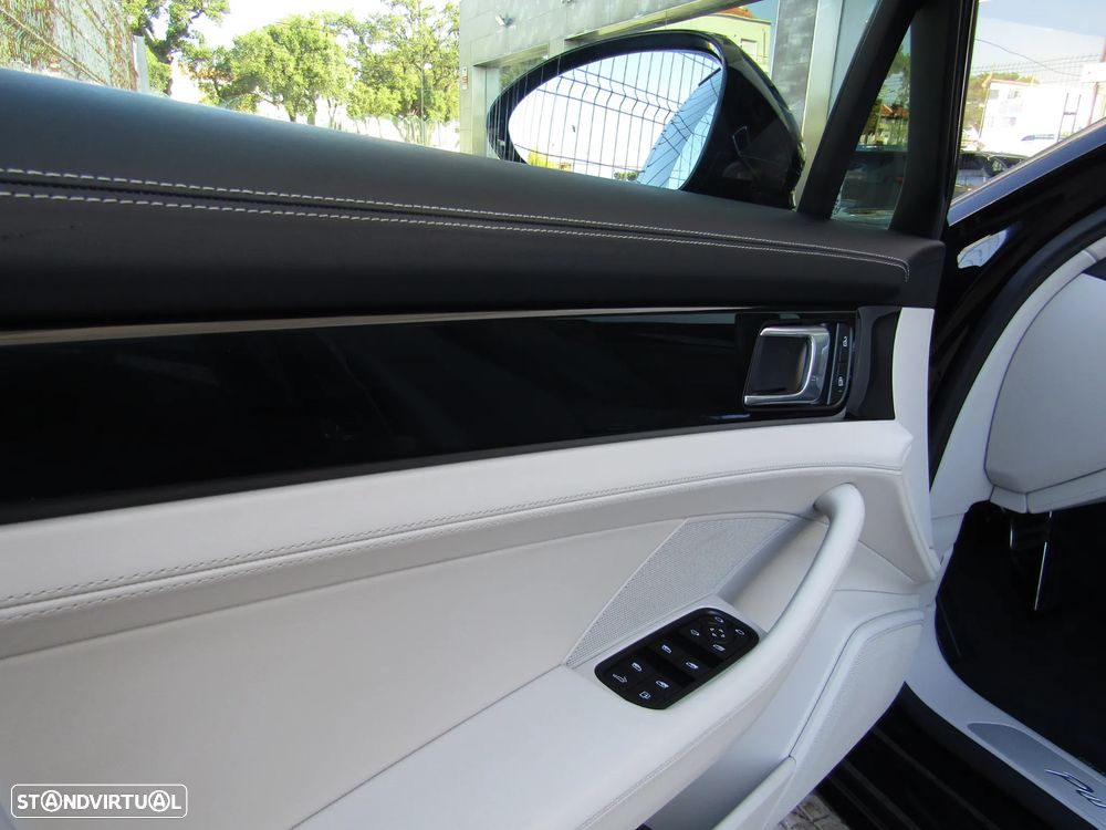 Porsche Panamera Sport Turismo 4 E-Hybrid - 12