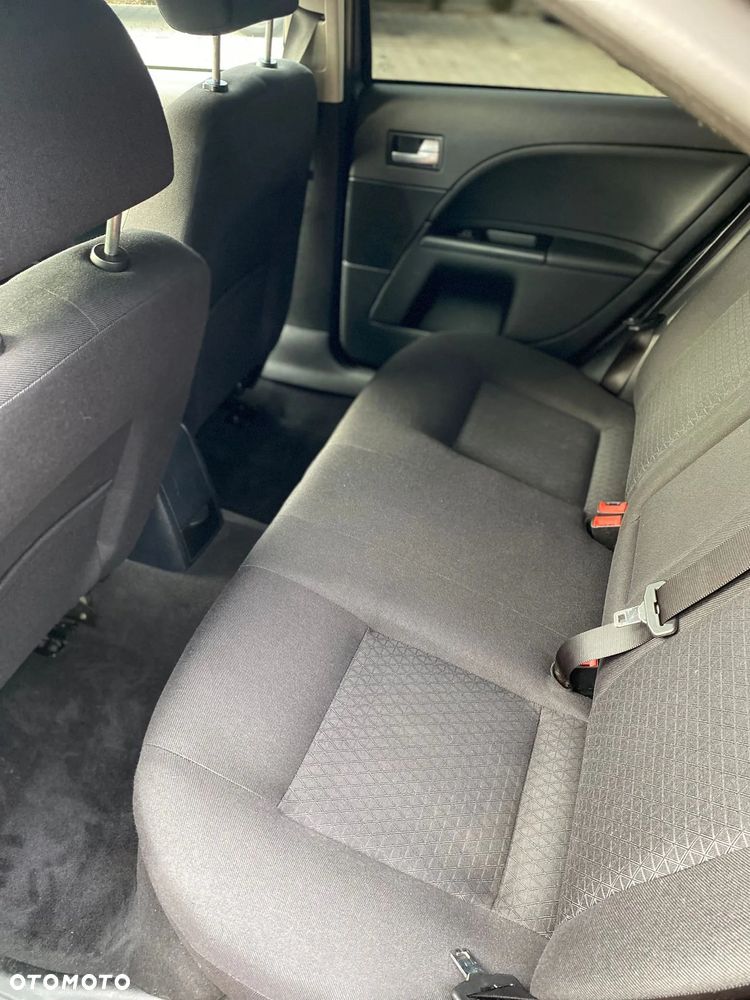Ford Mondeo 1.8 Titanium - 13