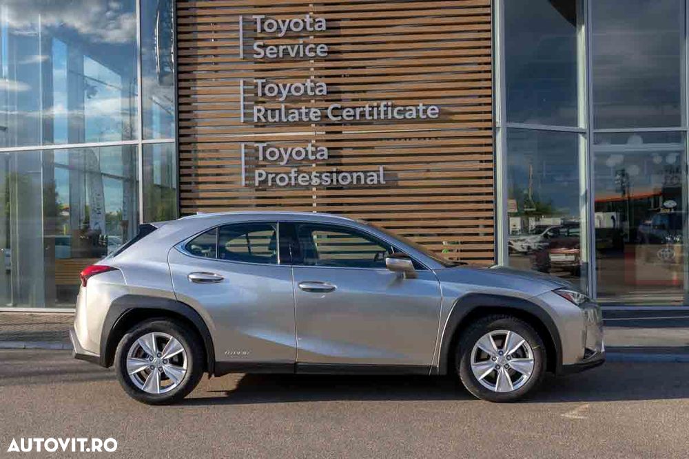 LEXUS UX 2021 — imagine 5