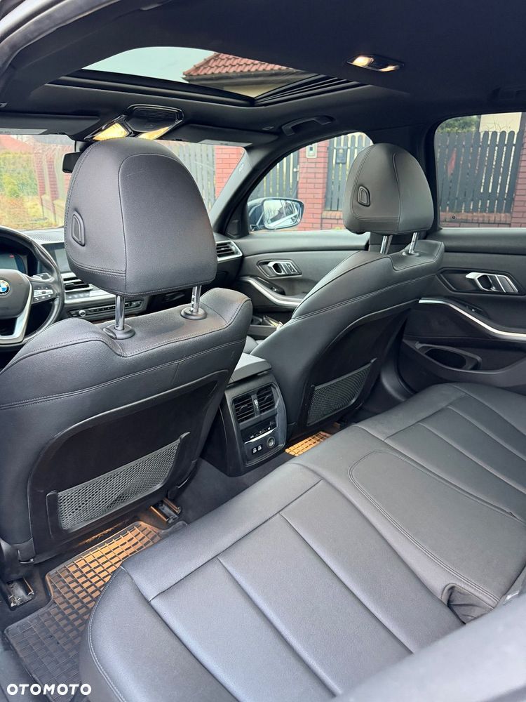 BMW Seria 3 330i Sport Line - 22