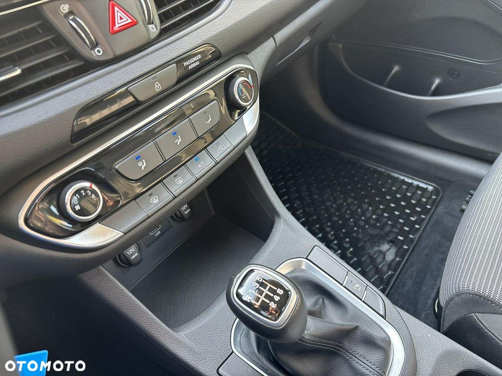 Hyundai i30 1.5 DPI Classic + - 22
