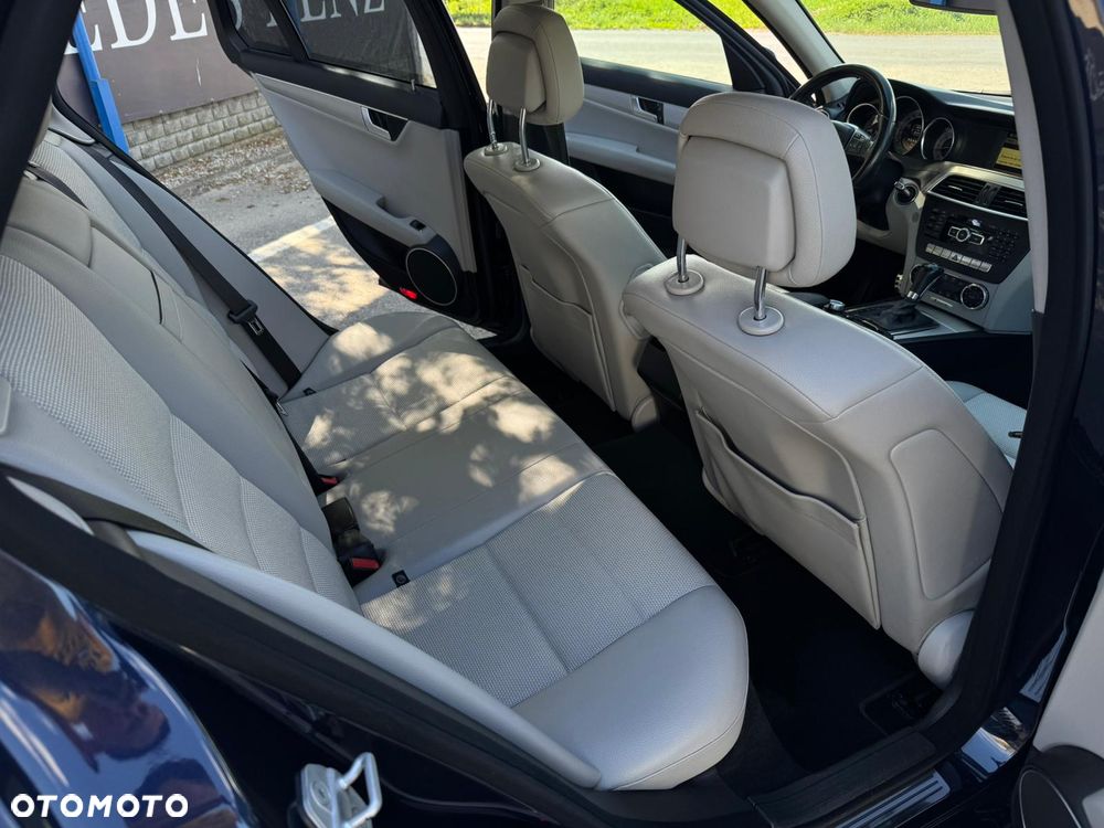 Mercedes-Benz Klasa C 350 CDI DPF 4Matic 7G-TRONIC BlueEFFICIENCY Avantgarde - 16