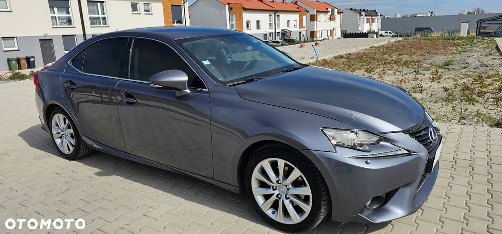 Lexus IS 300h Elegance - 10
