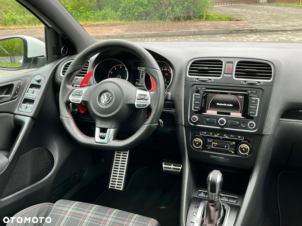 Volkswagen Golf 2.0 GTI DSG - 32