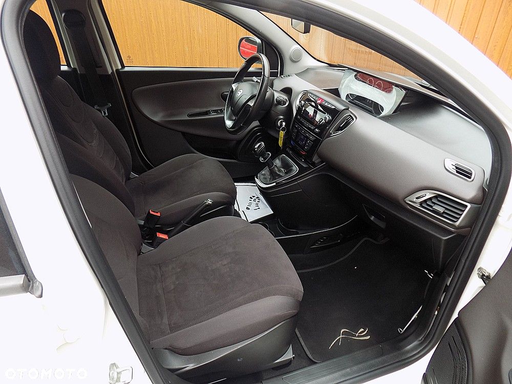 Lancia Ypsilon 0.9 Black&Red S&S - 8