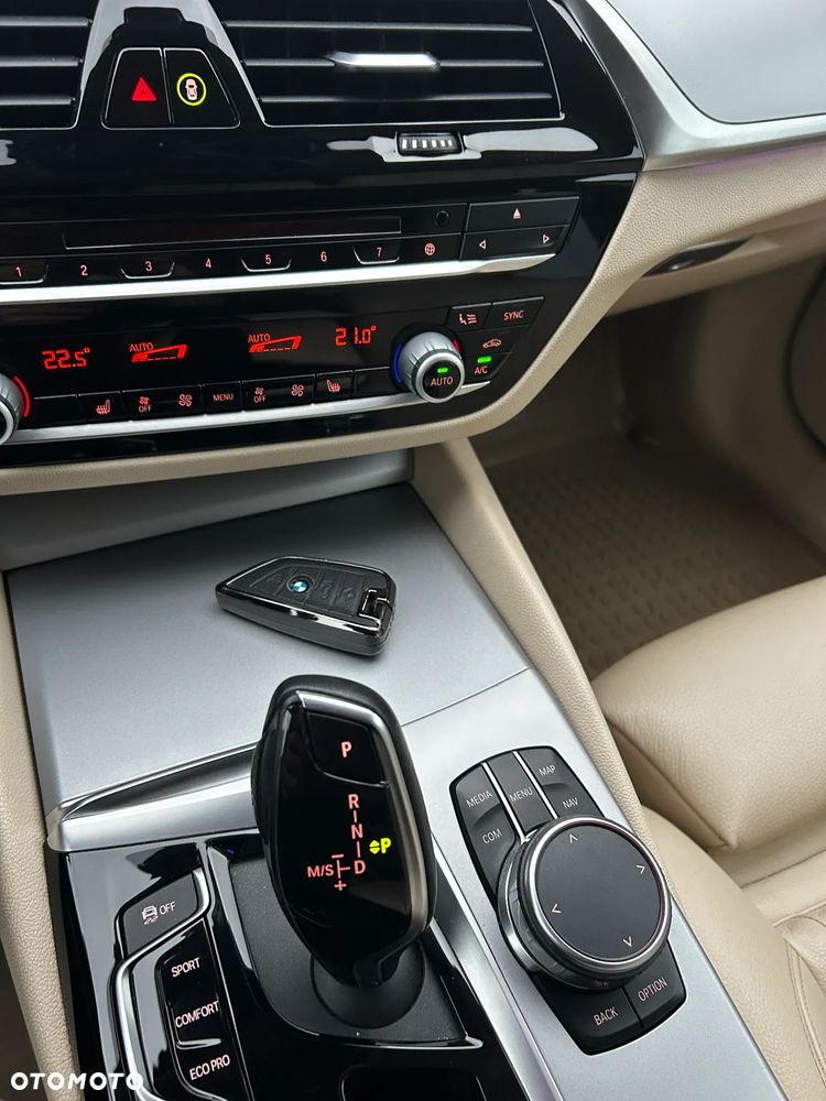 BMW Seria 5 520d xDrive - 26