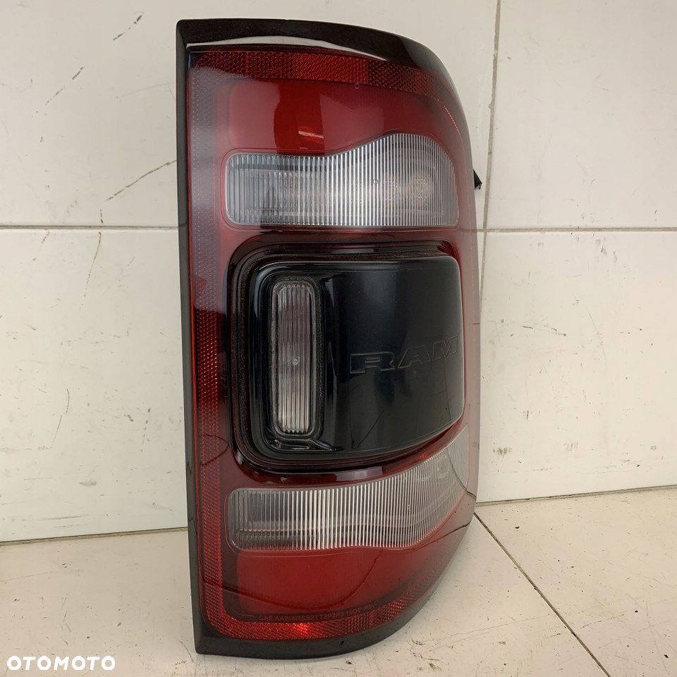 Lampa Tył Tylna Prawa Oryginalna Kpl. Dodge Ram V 1500 Limitde 21R - 2