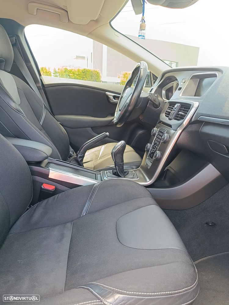 Volvo V40 D2 Momentum - 12