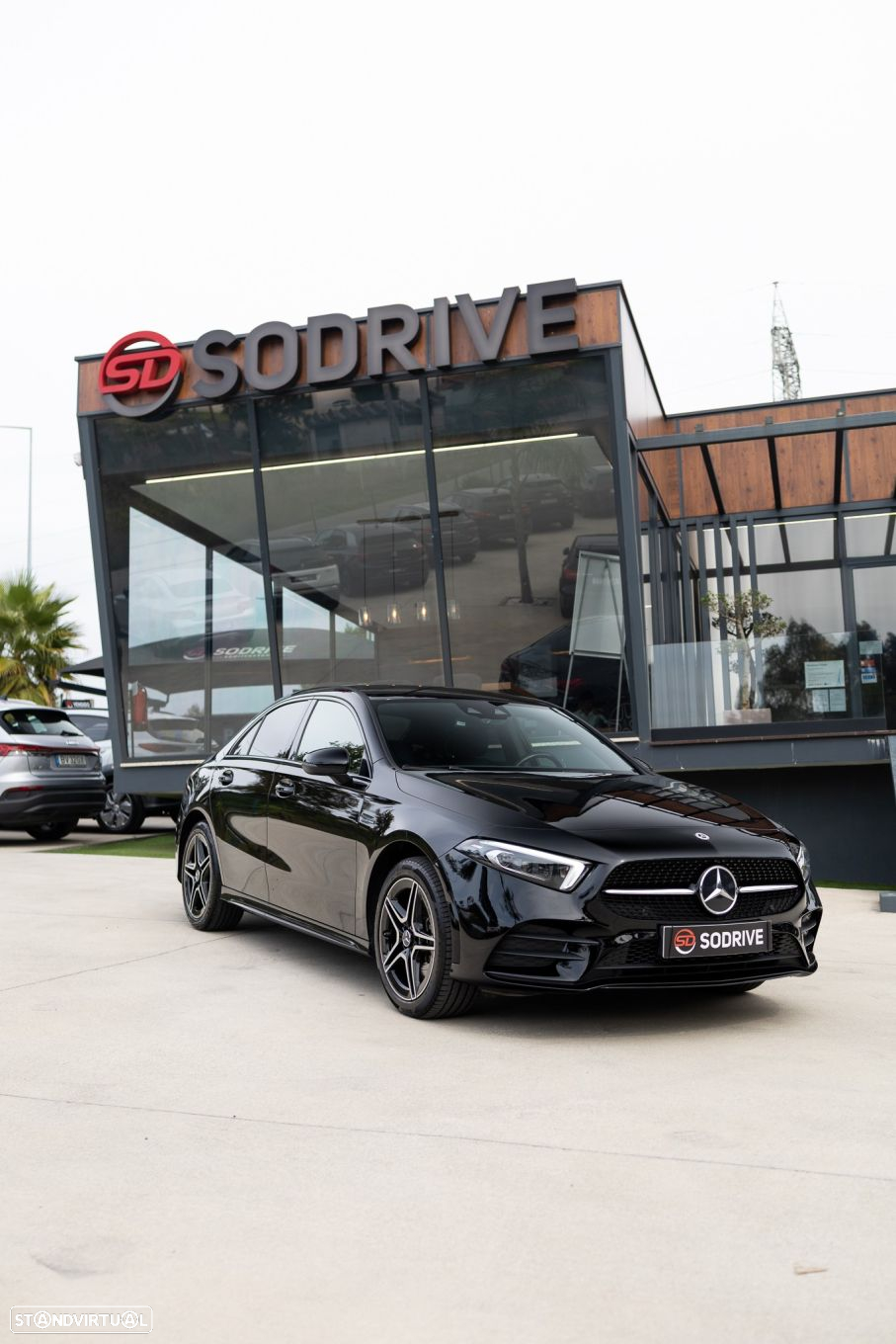 Mercedes-Benz A 250 Limousine e AMG Line - 18