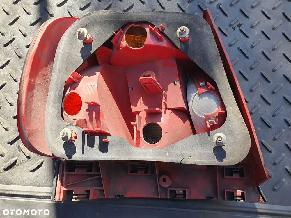 AUDI A4 B5 LAMPA PRAWY TYŁ PRAWA TYLNA 8D0945096 - 3