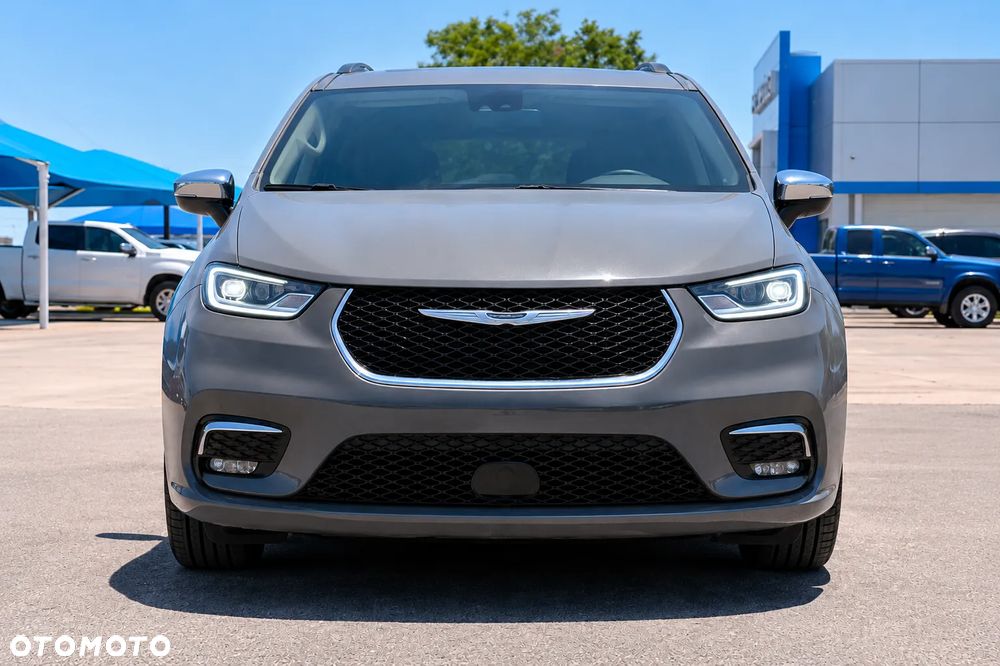 Chrysler Pacifica - 2