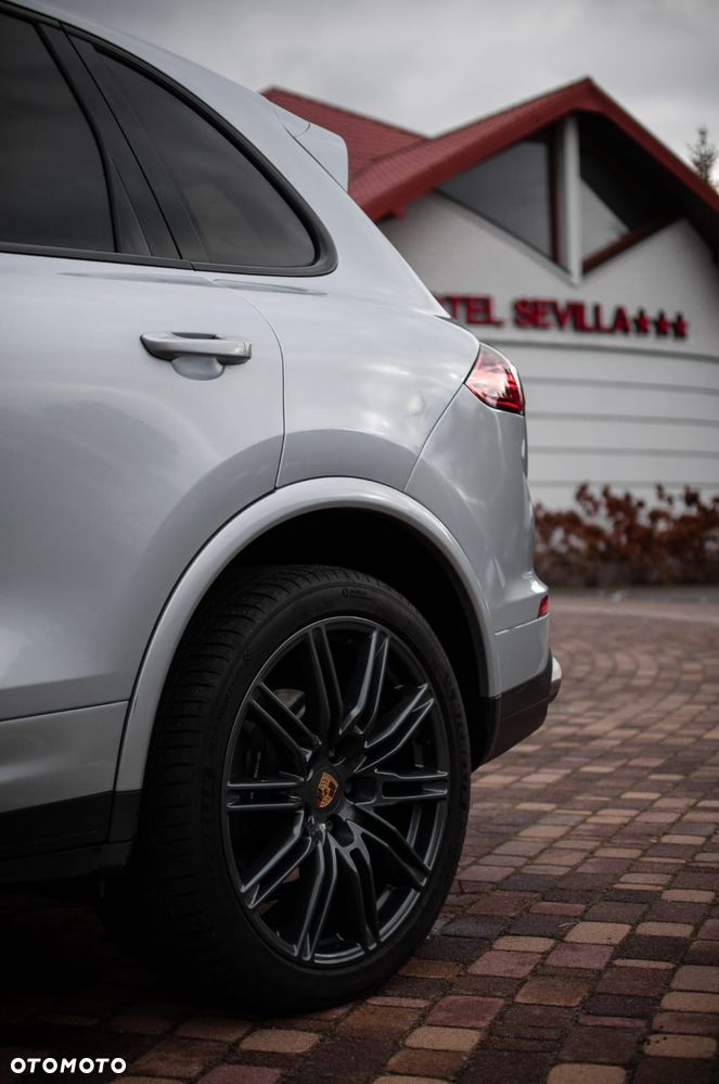 Porsche Cayenne Platinum Edition - 6