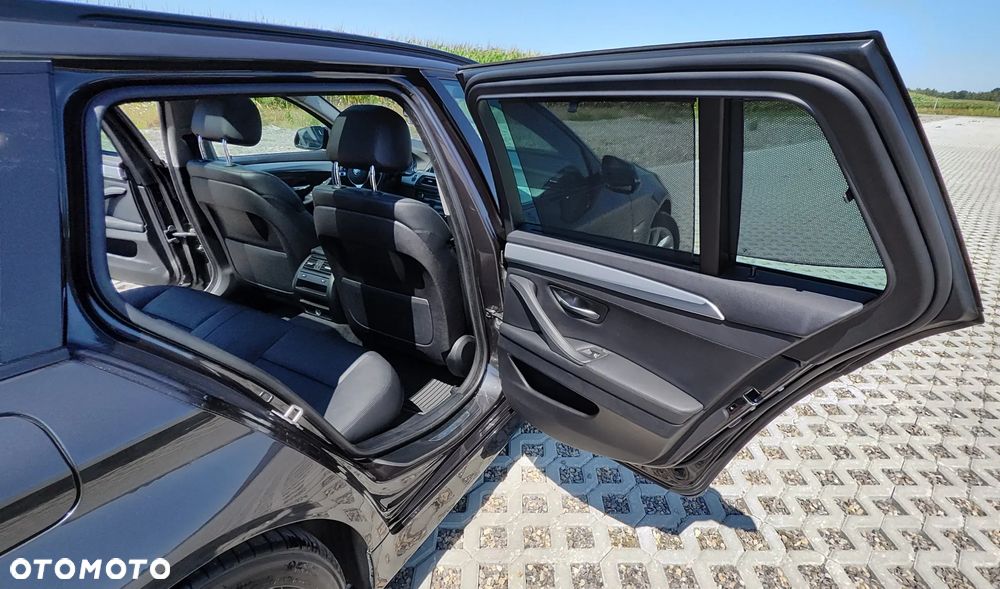 BMW Seria 5 525d Sport-Aut Luxury Line - 14