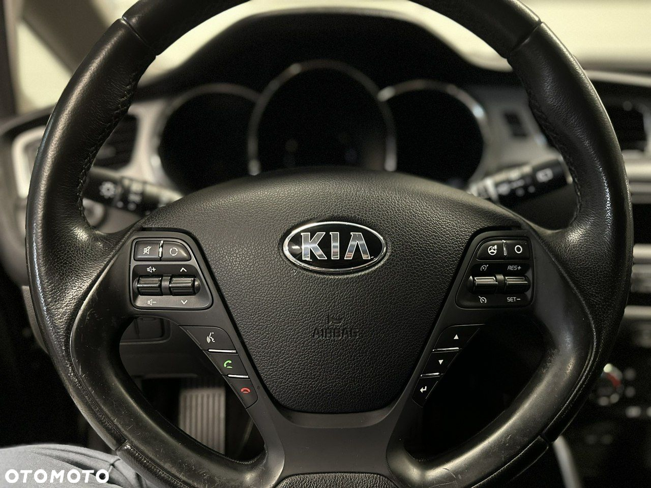 Kia Ceed - 27