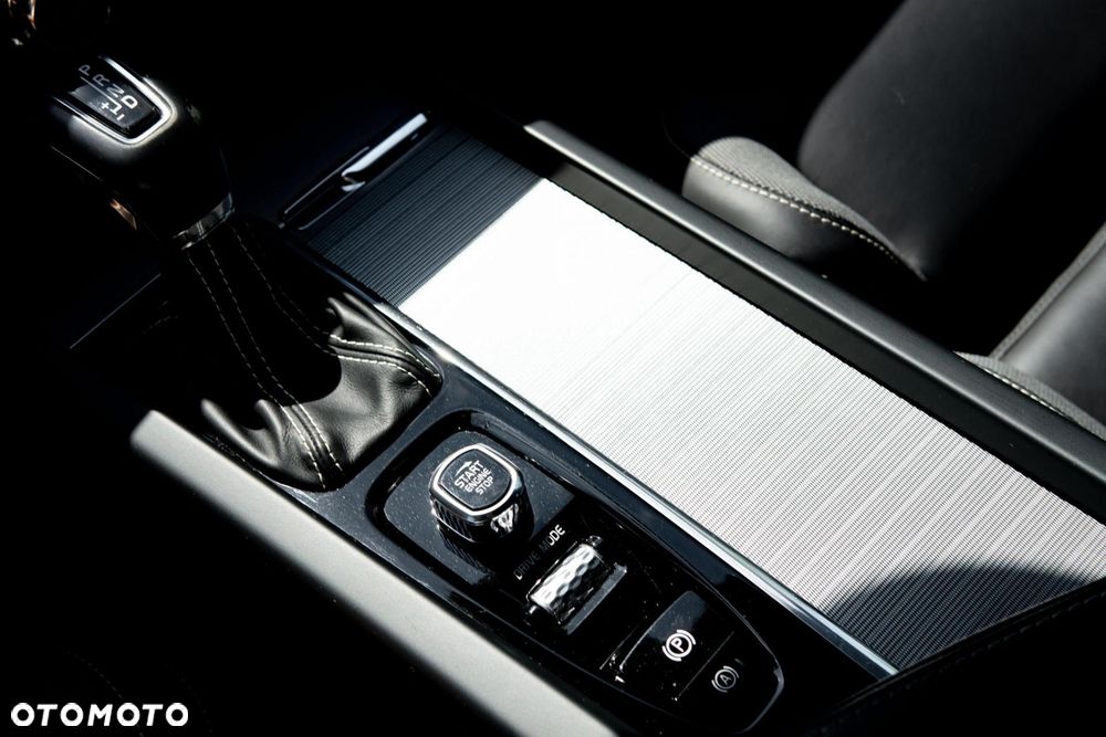 Volvo S60 T5 R-Design - 29