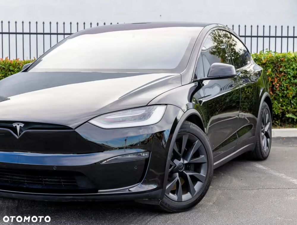 Tesla Model X - 8