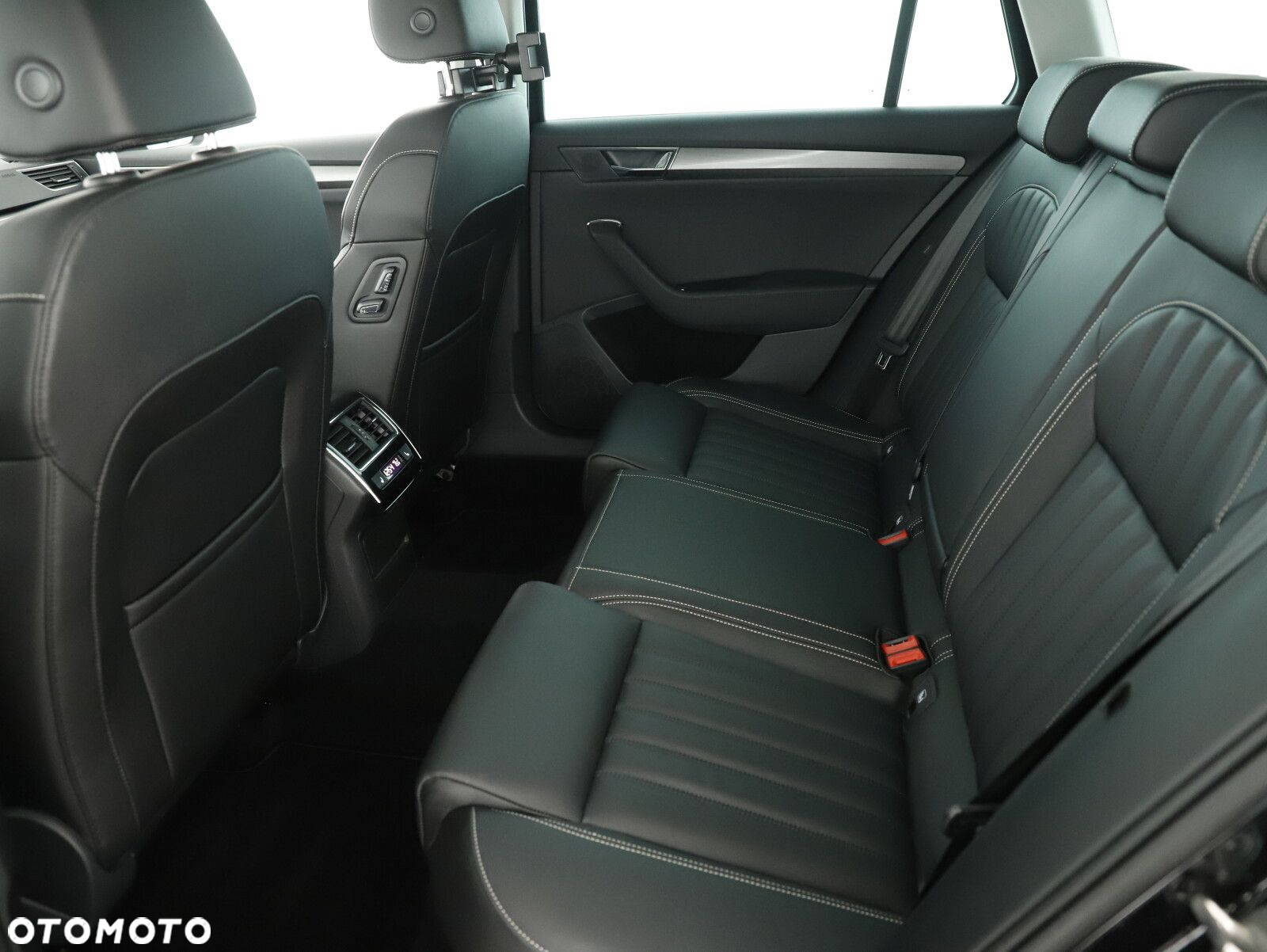 Skoda Superb 2.0 TDI SCR Style DSG - 24