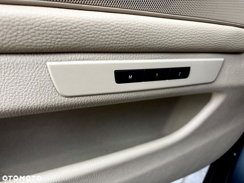 BMW Seria 5 535i Luxury Line - 33