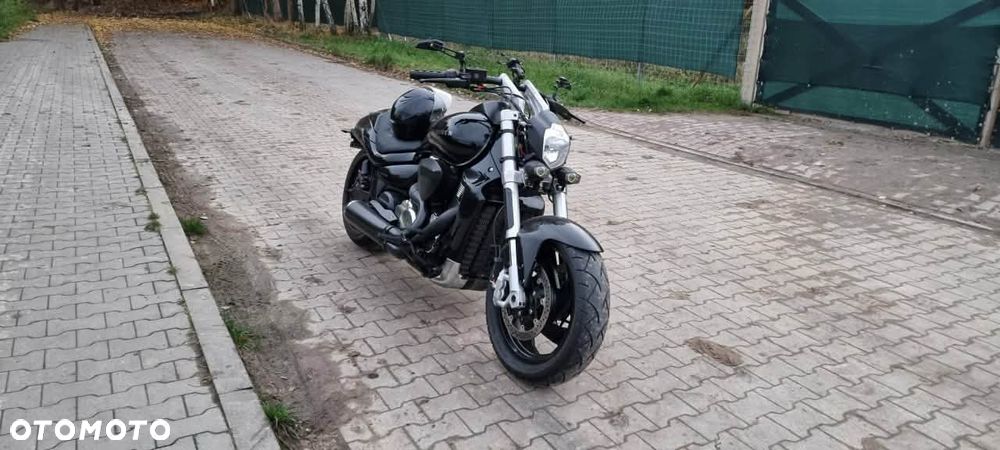 Suzuki Intruder - 3