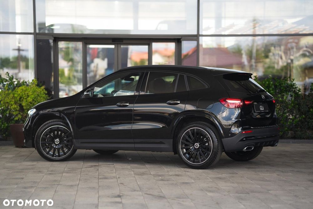 Mercedes-Benz GLA - 8