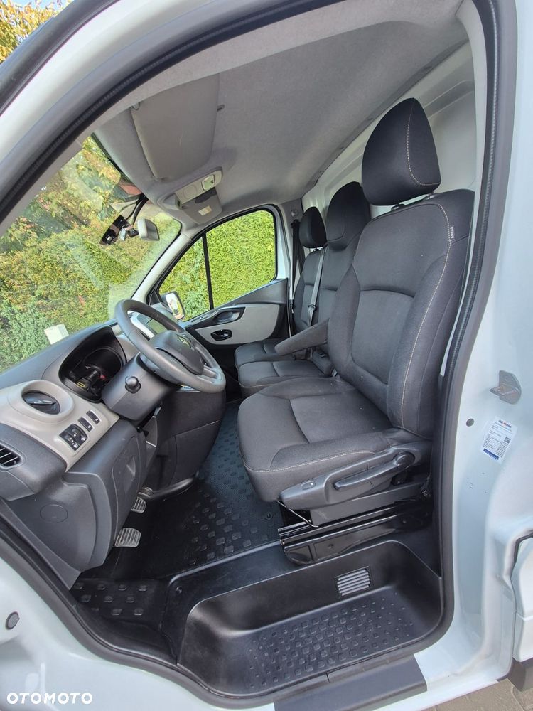 Renault Trafic Long L2 120koni 2017r Navi Klima Super stan - 11