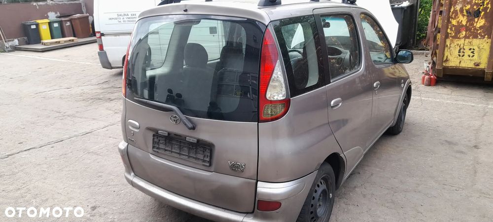 drzwi lewe prawe TOYOTA YARIS VERSO  03-06 - 2