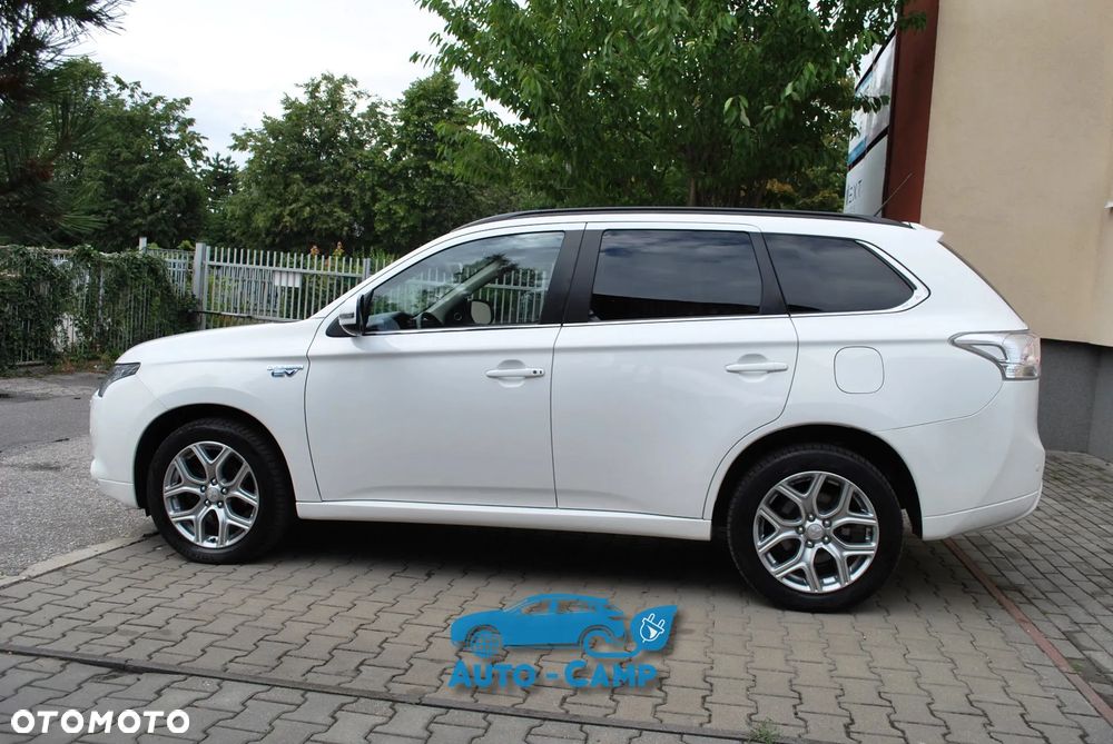 Mitsubishi Outlander Instyle NAVI + - 21
