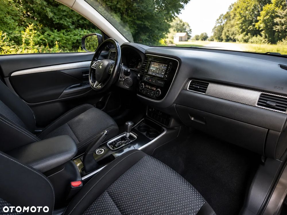 Mitsubishi Outlander 2.0 Intense 4WD CVT - 11