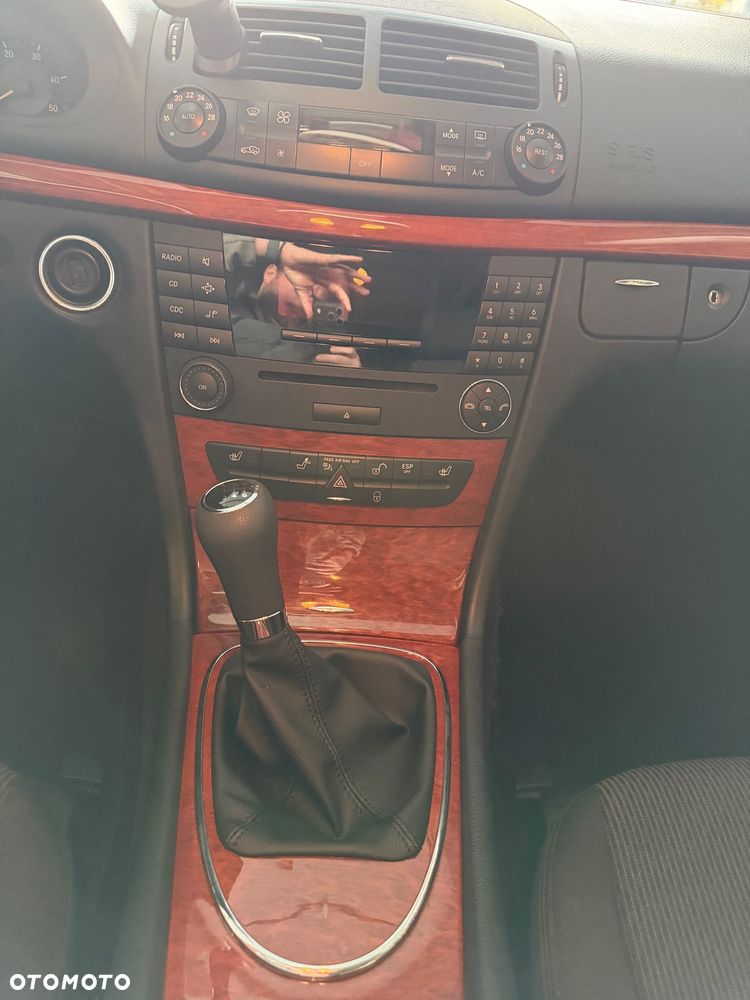 Mercedes-Benz Klasa E 200 CDI Classic DPF - 18