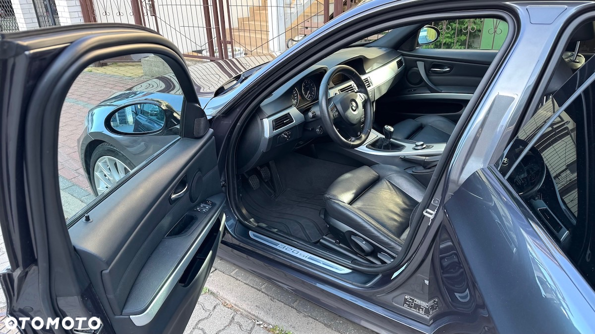 BMW Seria 3 320si - 17