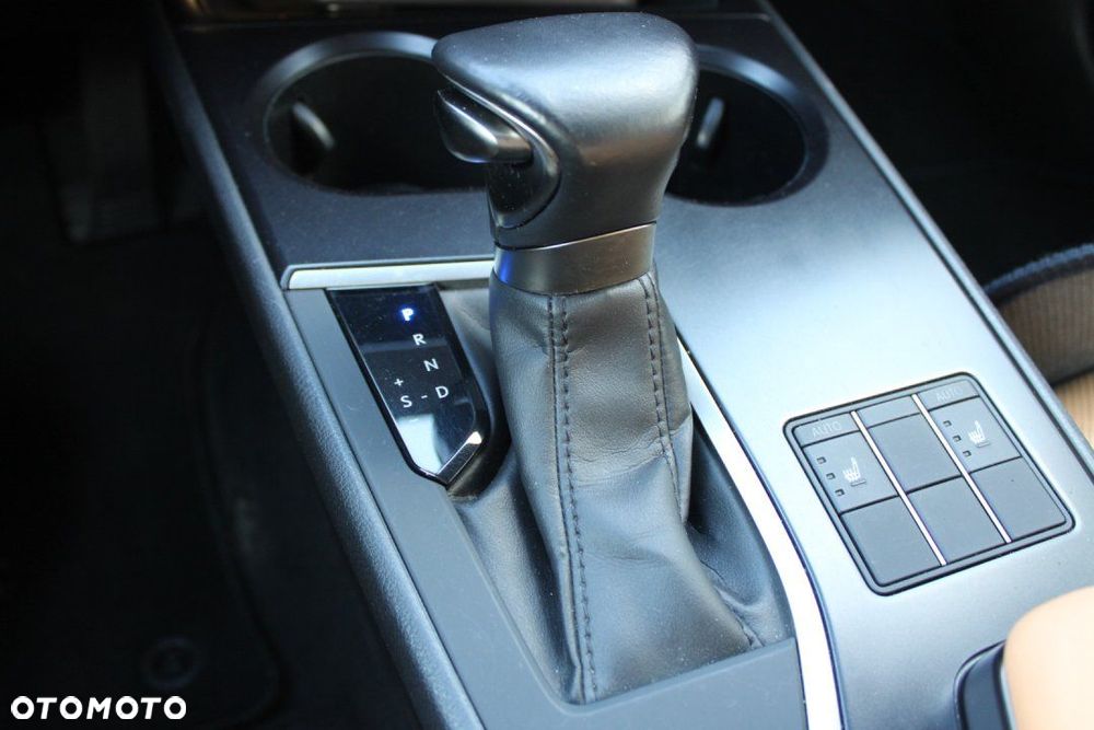 Lexus UX - 34
