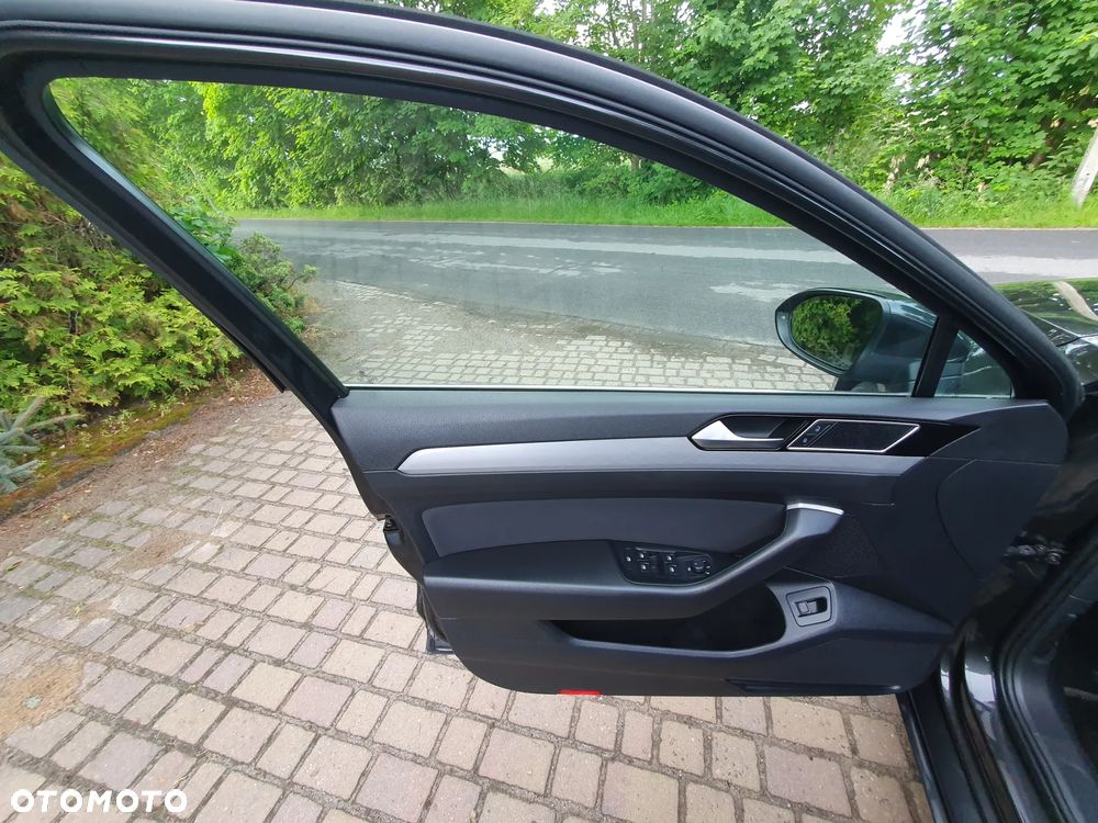 Volkswagen Passat 2.0 TDI SCR DSG Business - 9