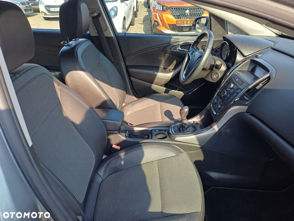 Opel Astra 1.4 Turbo Cosmo - 11