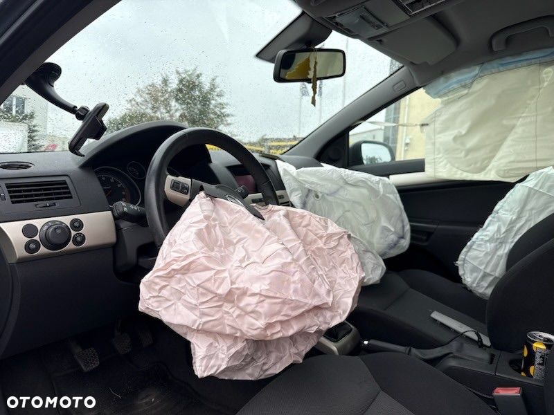 Opel Astra GTC 1.6 - 4