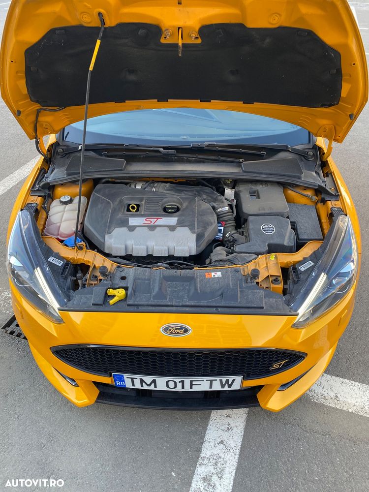 Ford Focus 2.0 EcoBoost ST - 13
